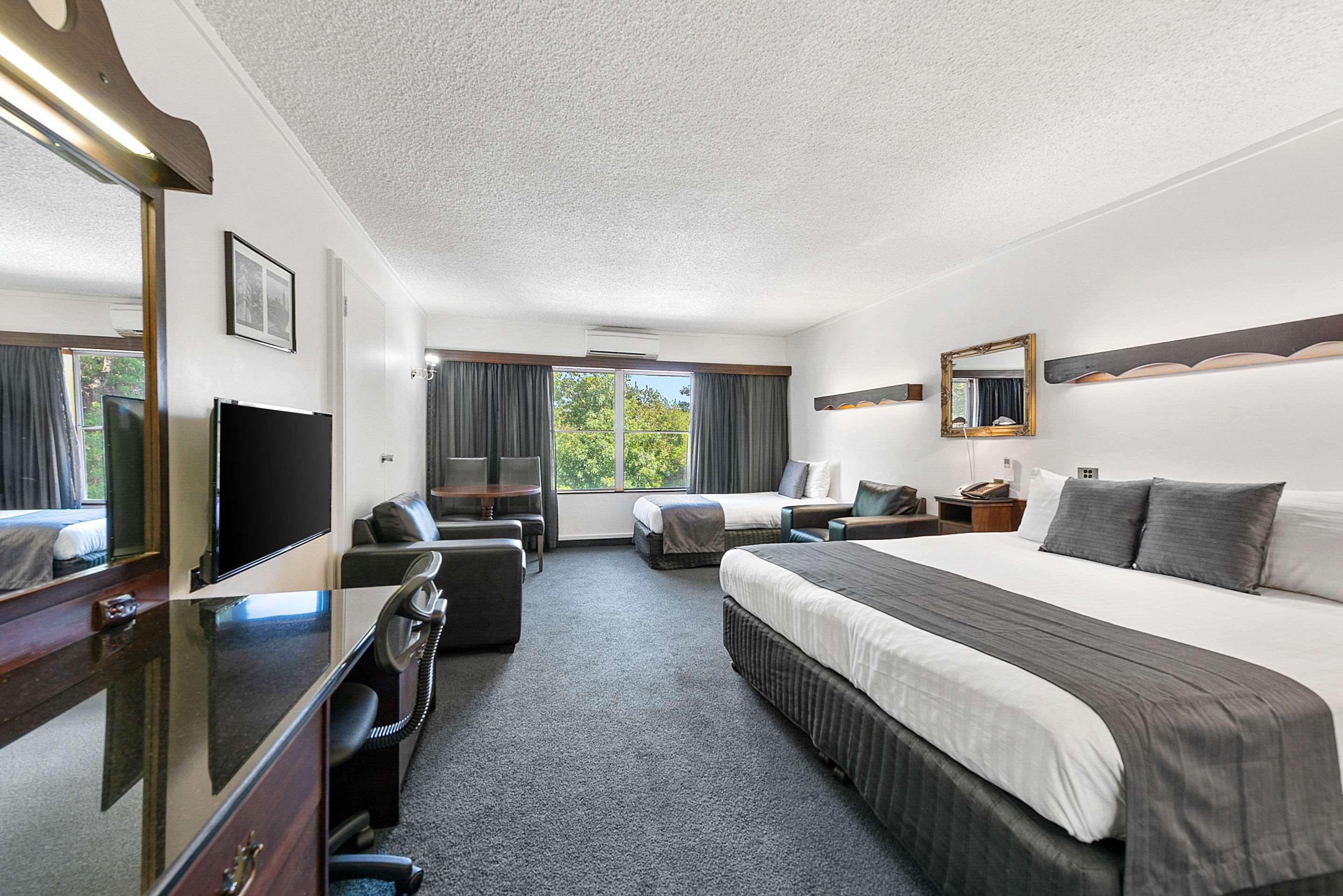 Quality Colonial Hotel 4*